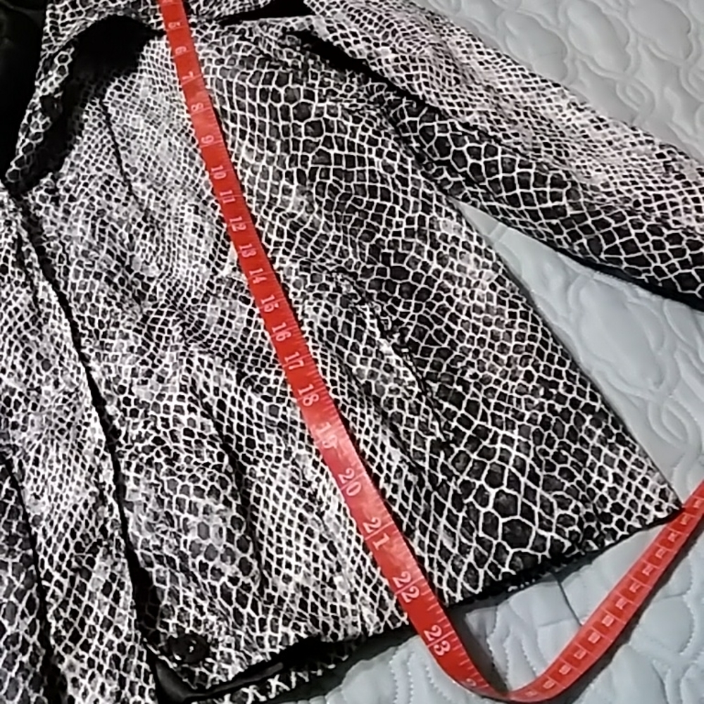 Chicos Water resistant Jacket - Picture 4 of 6